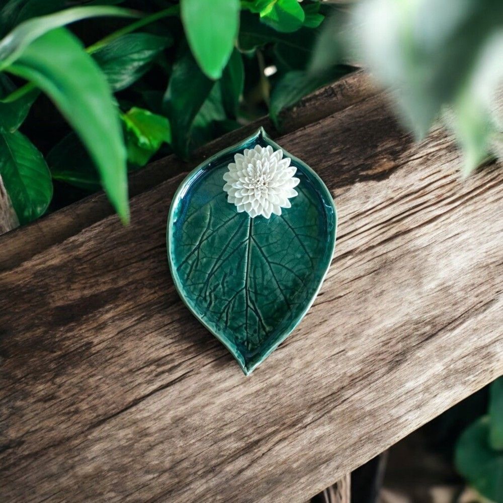 Dahlia Leaf Plate