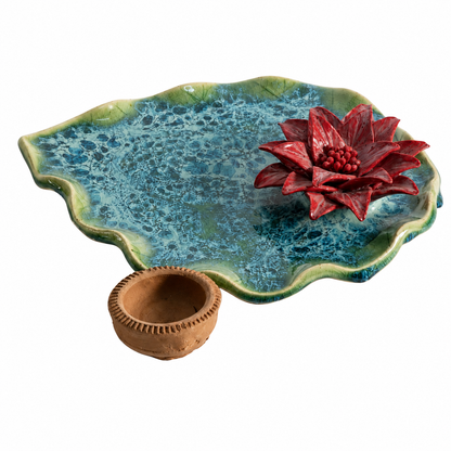 Crimson Petal Leaf Plate Gift Hamper